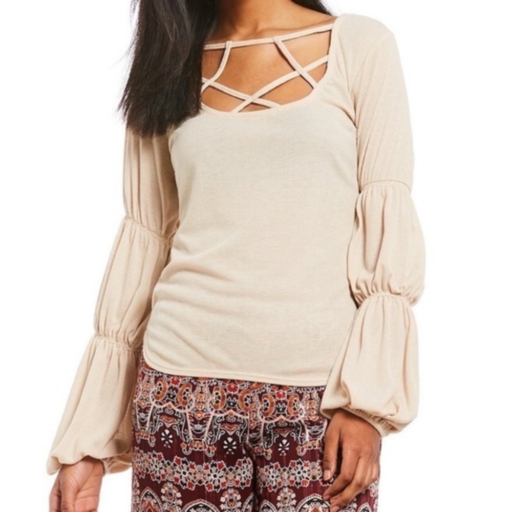 CHELSEA&VIOLET CutOut Neckline LongSleeve Blouse-M